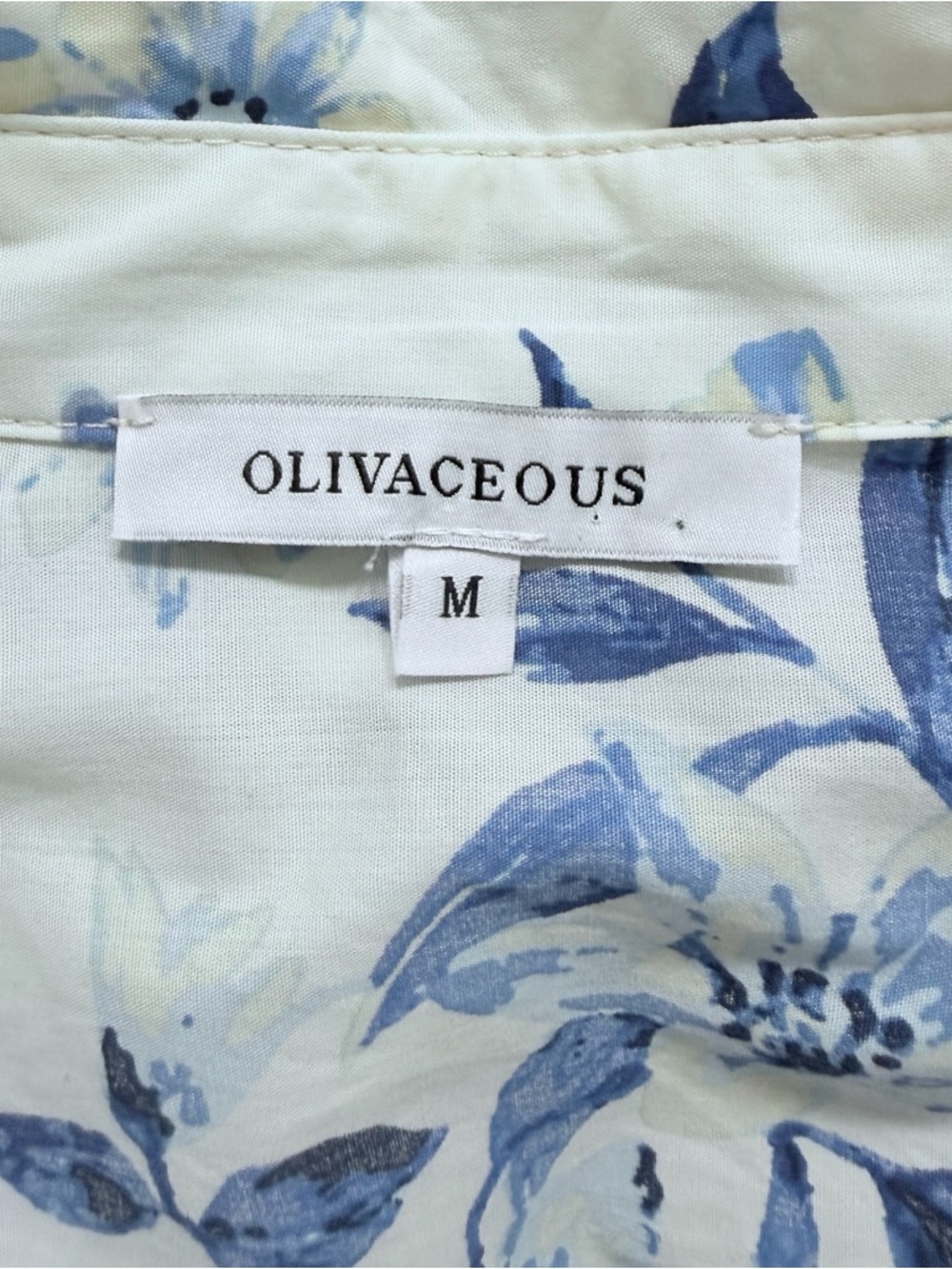 Olivaceous blue and white floral button up belted puff sleeve dress, size Medium - Picture 7 of 10